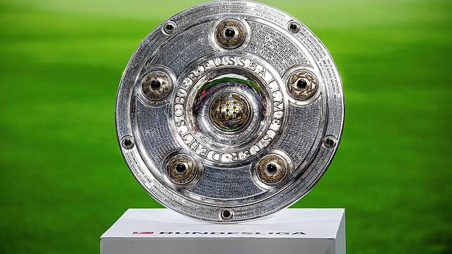 Das heiß begehrte Objekt der Begierde: die Meisterschale.