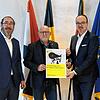Die beiden Geschäftsführer der Stadtwerke Konstanz GmbH, Norbert Reuter und Gordon Appel, Oberbürgermeister Uli Burchardt und Philipp ...