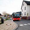 Die Buslinie 100 ist mit dem Fahrplanwechsel Geschichte. Doch auch die Busse der neuen Linie 111 halten an der Bushaltestelle „Kirche“ ...