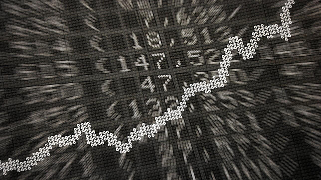 Die Anzeigetafel der Wertpapierbörse in Frankfurt am Main zeigt die Dax-Kurve und verschiedene Börsenkurse an. (Symbolbild)