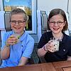 Ida und Henrik Hansen genießen am Montagnachmittag ihre Grapefruit-Limonade. Am Samstag bescherte ihnen dieses säurehaltige Getränk ...