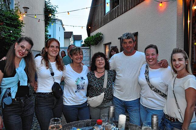 Beim Bermatinger Torkelfest treffen sich viele Freunde, die gemeinsam ausgiebig feiern und den ganzen Abend auf dem Weingut Dilger ...