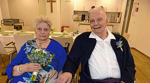 Sie sind seit 65 Jahren verheiratet: Margot und Walter Feuerstein aus Triberg feiern ihren Ehrentag. Foto: Priska Dold