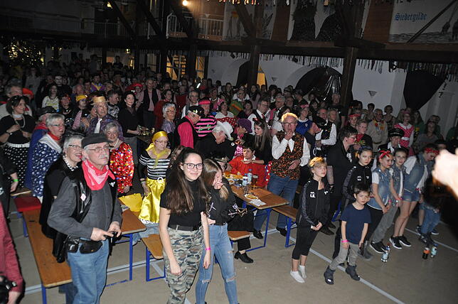 Bild 9: Bilder vom begeisterten Publikum beim Turnerball in Bad Dürrheim