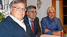 Der Görwihler Bürgermeister und Kreisvorsitzende der Freien Wähler, Carsten Quednow, mit Landrat Martin Kistler und dem ...