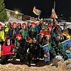 Jubel mit dem Fanclub: Daniela Maier (vorne Bildmitte) feiert mit dem eigenen Fanclub die Weltcup-Siege im Skicross. Bild: privat