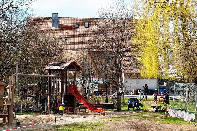 Im Kinderhaus in Hohenfels-Mindersdorf finden Kinder Zuflucht, die aufgrund problematischer Lebensverhältnisse nicht bei ihren Familien ...