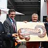 Abteilungskommandant Markus Müller, Bürgermeister Ralph Gerster, Bauunternehmer Manfred Löffler und Feuerwehrkommandant Dieter Müller ...