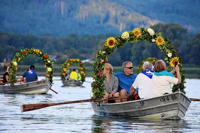 Bild 11: Pilgerfahrt über den See: Bilder von der Mooser Wasserprozession