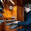 Kirchenmusikdirektorin Melanie Jäger-Waldau spielt den Narrenmarsch auf der Nikolausorgel im Überlinger Münster.