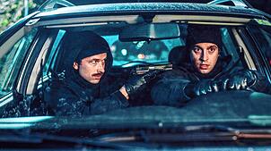 Alexander Woltschak (l) als Leonhard Kelz und Jakob Volkmann alsTilman Tuppy in einer Szene des Krimis “Tatort: Wir sind nicht zu ...