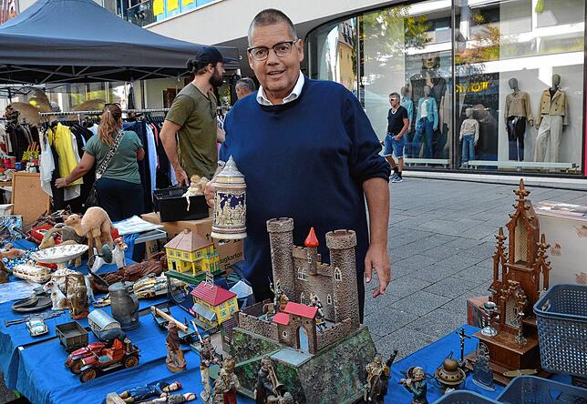 Bild 17: Reges Treiben auf dem Flohmarkt in Markdorf