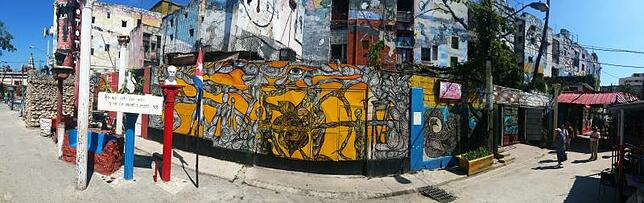Bunt: Die Callejón de Hamel in Havanna ist eine Gasse voller Farben und Kunst. Jeden Sonntag findet hier ein großes Rumba-Fest statt. ...