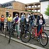 Raus die Räder: Schülerinnen des Marianums und die Leiterin der Schulpastoral, Gaby Rasche, sind ebenfalls beim Stadtradeln dabei. Bild: ...