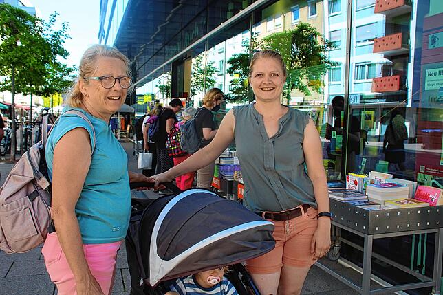 „Viele Kinderbücher kann man heute nicht mehr unreflektiert mit Kindern lesen“, findet Mona Schlüssel (rechts), die ihre ...