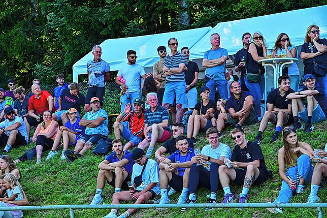Im Roßbergstadion in St. Georgen war wieder mal ein spannendes Fußballspiel geboten.