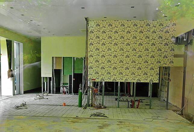 Blick in das Innere. Vom einstigen Restaurant Kippys ist nur noch das Gerippe übrig.