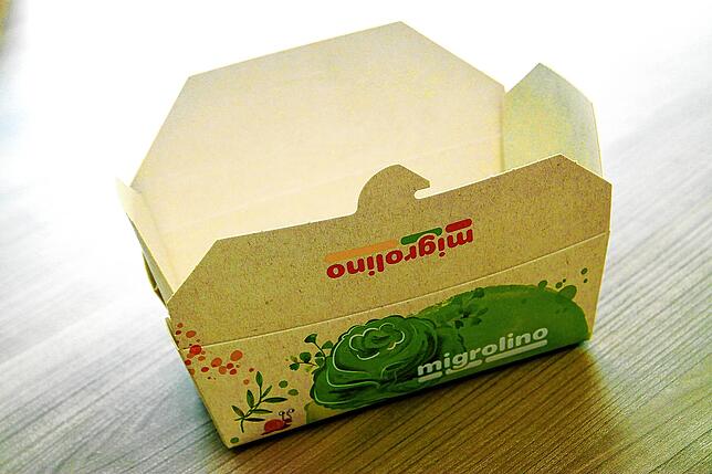 Auch solche sogenannten Trays für Fertiggerichte in Supermärkten werden bei Pawi Packaging in Singen produziert. Hier ein Produkt für ...