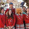 Die Lehmbuddler Talheim unter dem Narrenbaum im Dorf. Hinterere Reihe, von links: Christian Mick (zweiter Vorsitzender der Lehmbuddler) ...