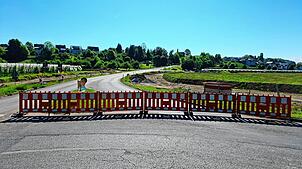 Hier endet die freie Fahrt: Nach dem Schneider-Kreisel in Markdorf geht es nicht mehr weiter, die „Müllstraße“ K7742 bleibt bis ...
