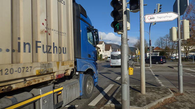 Die grüne Welle auf der B34 klappt nicht durchgehend in Bad Säckingen. Einer der Gründe ist auch der hohe Anteil an Schwerlastverkehr ...