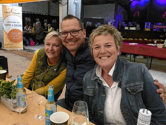 Bild 2: Den Abschluss des dreitägigen Festes „100 Jahre Kieswerk Häring“ machte der Musikverein Lottstetten
