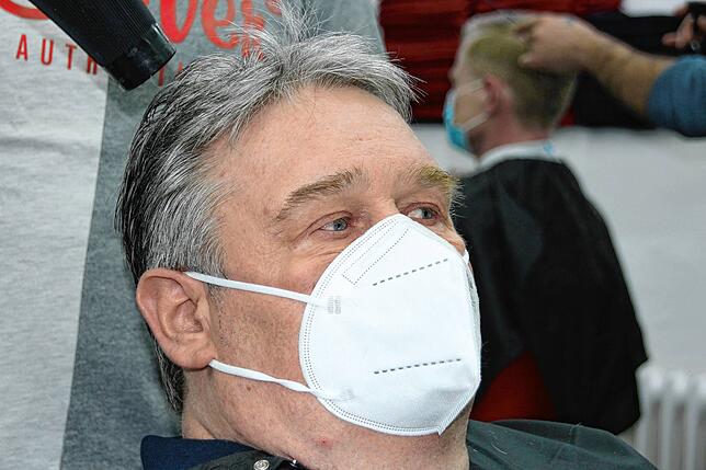 Bild 8: Wir haben die Haare (endlich) wieder schön: So glücklich sind Konstanzer über die Öffnung der Friseursalons und das Ende des haarigen Wildwuchses