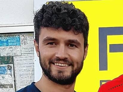 Zur Person: Anton Weis (32) ist in Warmbach aufgewachsen, spielte als Jugendlicher beim FC Basel und im Nachwuchs des SC Freiburg. In ...