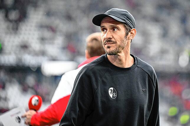 Julian Schuster, Trainer des SC Freiburg, hat die Möglichkeit, mit seinem Team kommende Saison in der Champions League zu spielen.