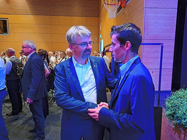 Bild 2: Martin Gruner gewinnt OB-Wahl – In der Stadthalle wird gefeiert