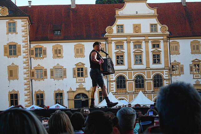 Bild 3: Andreas Gabalier rockt den Schlossgarten in Salem