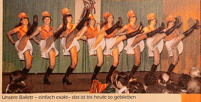 Ein Foto aus dem 50-Jährigen Jubiläumsheft der Fürstenbergler. Das Mädchenbalett mit Karin Werner (vierte von links).