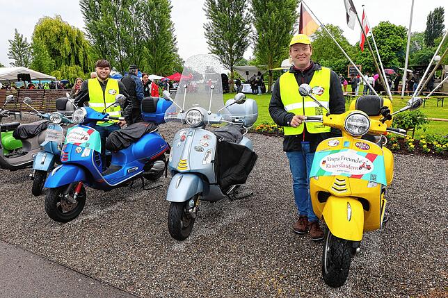 Bild 8: Vespa-Treffen am Bodensee: Am Kreuzlinger Hafen kommen drei Nationen zusammen