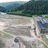 Die Sanierung der Oberstufe Häusern ist abgeschlossen. Im Bild das entleerte Schwarzabecken, rechts das Kraftwerk Häusern. Bild: ...