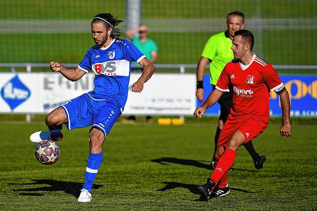 Bild 16: Spitzenreiter FC Erzingen setzt sich mit 5:0 beim FC RW Weilheim durch &ndash; und wir haben die Bilder!