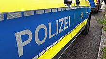 Ein Lastwagenfahrer hat in Waldshut eine Laterne umgefahren und ist nach der Tat unerkannt geflüchtet. (Symbolbild)
