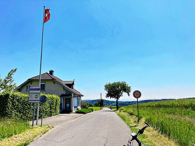 Die Strecke führt auch über die Schweizer Grenze in Schlatt bei Thayngen.