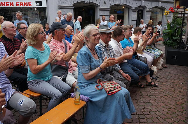 Bild 19: Bilder von den Besuchern beim Tiengener Jazzfest