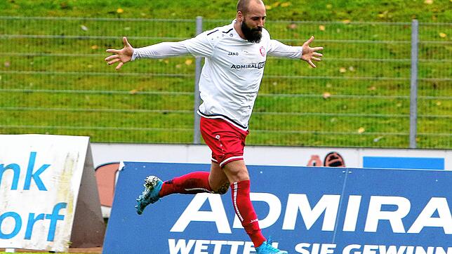 Weiterhin obenauf: Torjäger Silvio Battaglia belegt mit dem SC Pfullendorf den ersten Platz in der Fußball-Verbandsliga.