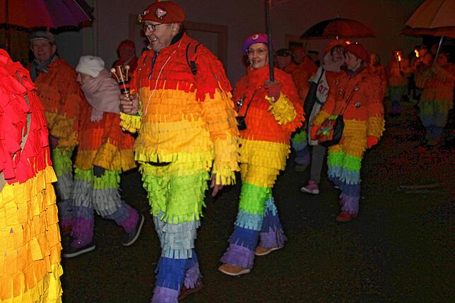 Den weitesten Weg zum Narrentreffen in Bettmaringen legten die Regenbogennarren aus der französischen Partnerstadt Bellême zurück.