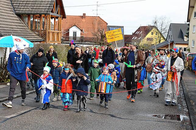 Die Kindertagesstätte läuft als „Pfaffewielemer Fasnet-Some“ beim Kinderumzug der Wolfbach-Rolli mit.