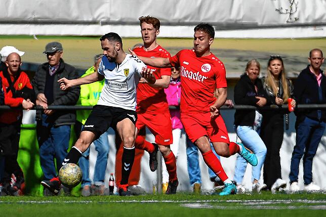 Bild 14: Spitzenreiter FSV Rheinfelden geht beim Verfolger Bahlinger SC II mit 1:7 unter &ndash; wir haben Bilder!