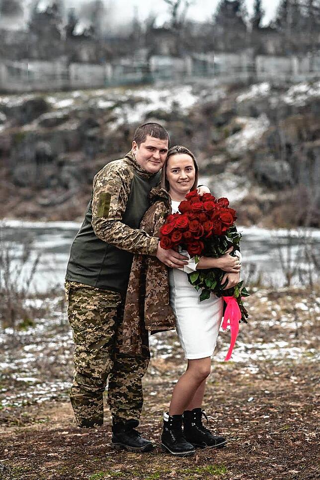 Ljudmila Contef hat ihren Wolodymyr geheiratet, nachdem er sich freiwillig für einen Militäreinsatz gemeldet hat.