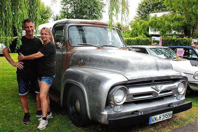 Joachim und Diana Kern hatten einen kurzen Weg. Dafür hat es umso länger gedauert, den Ford F100 herzurichten. Drei Jahre hat Joachim ...