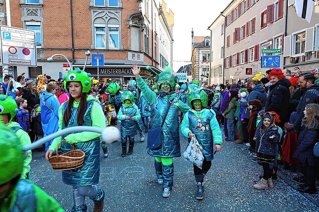 Bild 8: Konstanzer Fasnachtsumzug 2025: "Ho Narro!" hallt durch die Gassen