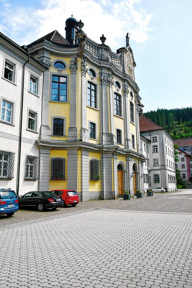 Die Altbaupforte des Kollegs St. Blasien.