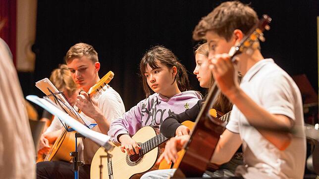Die Radolfzeller Musikschule bietet ein breites Angebot für Kinder aller Altersgruppen an und ist Startpunkt für die meisten Mitglieder ...