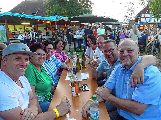 Bild 11: Die Bilder vom Bermatinger Weinfest! So schön war der Auftakt am Freitagabend
