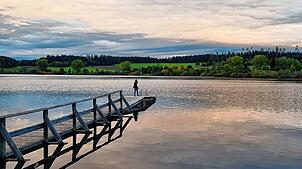 Auch im Herbst ist der Kirnbergsee bei Besuchern beliebt. Er zählt zu den touristischen Attraktionen, die Bräunlingen zu bieten hat.