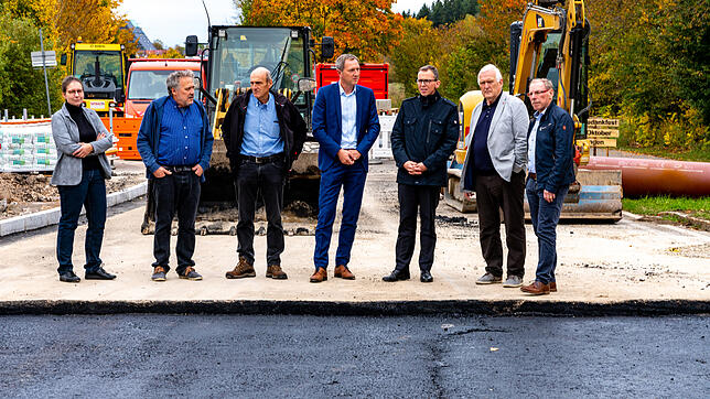 Besuch von Landrat Sven Hinterseh in der Gemeinde Brigachtal &ndash; hier bei der Besichtigung der Baustelle Kreisverkehr Nord in ...